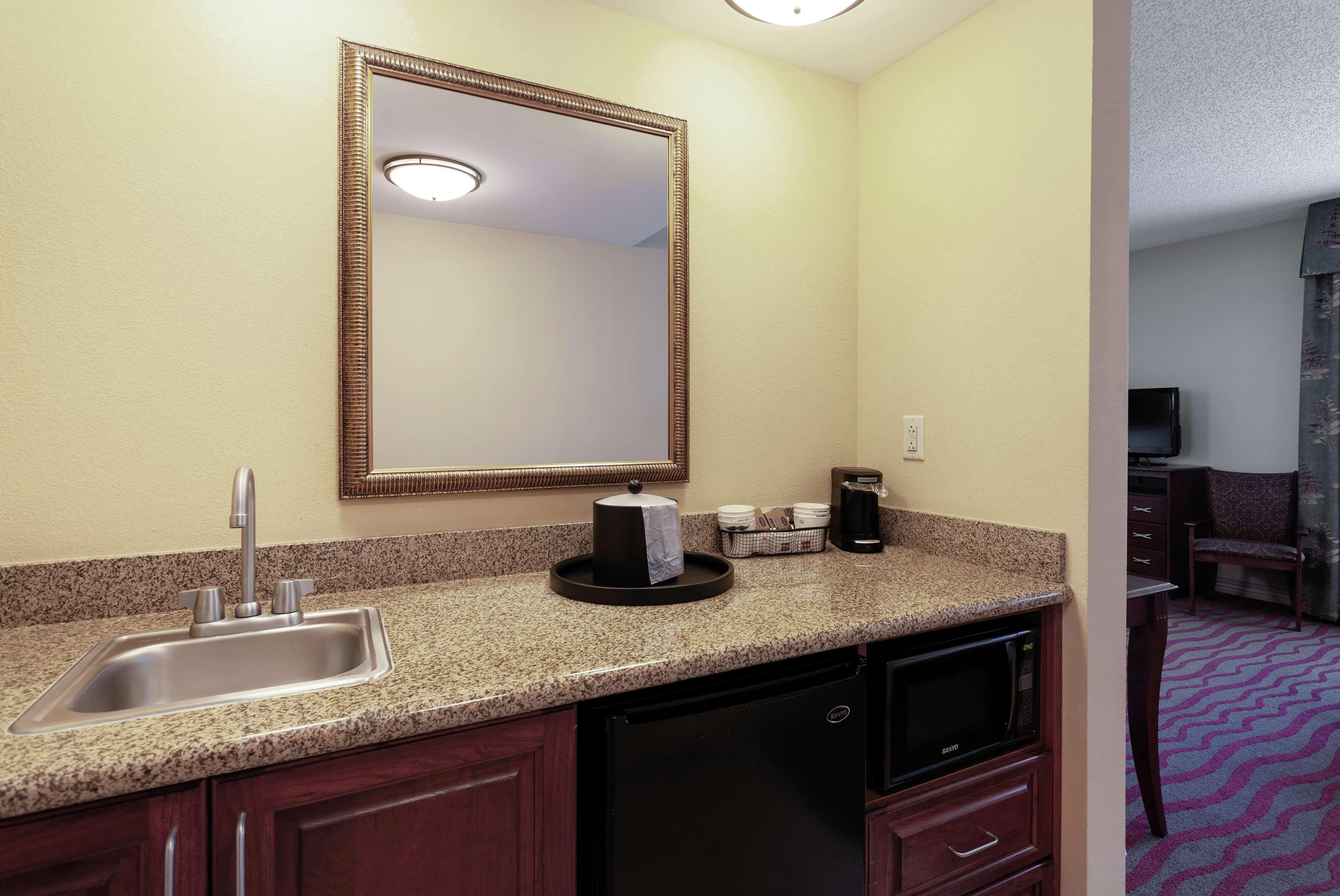 Hampton Inn & Suites Порт-Ричи Экстерьер фото