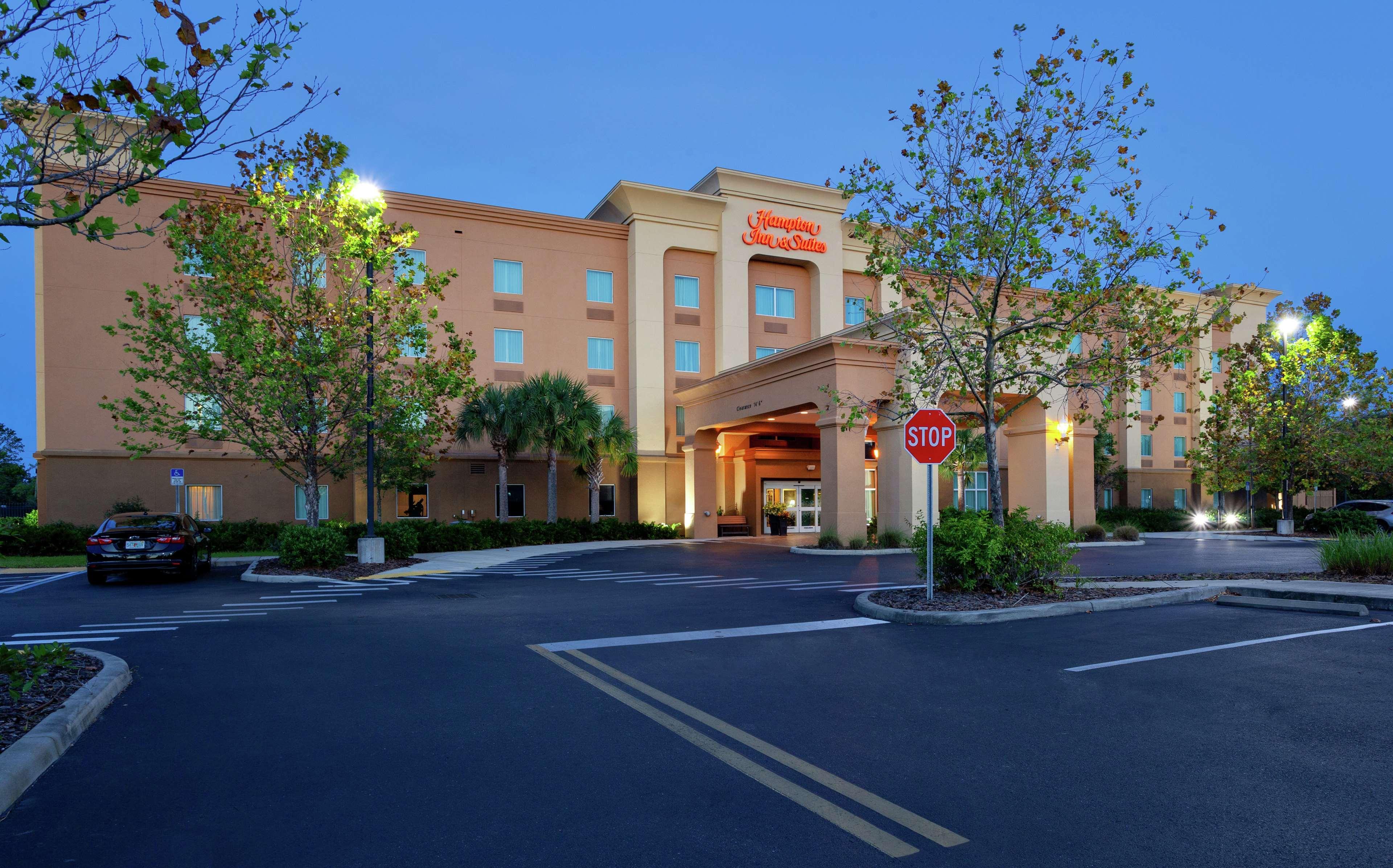 Hampton Inn & Suites Порт-Ричи Экстерьер фото