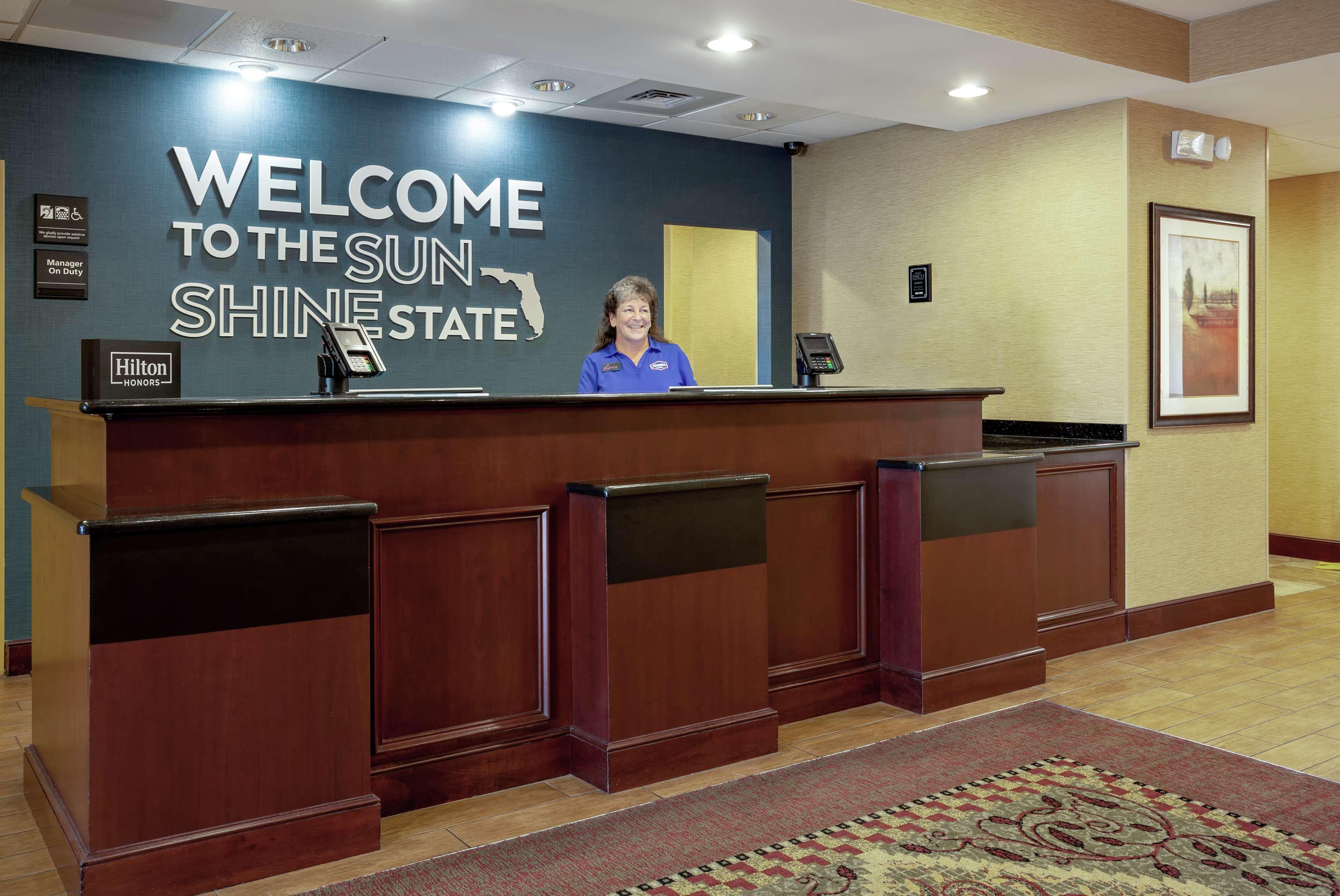 Hampton Inn & Suites Порт-Ричи Экстерьер фото