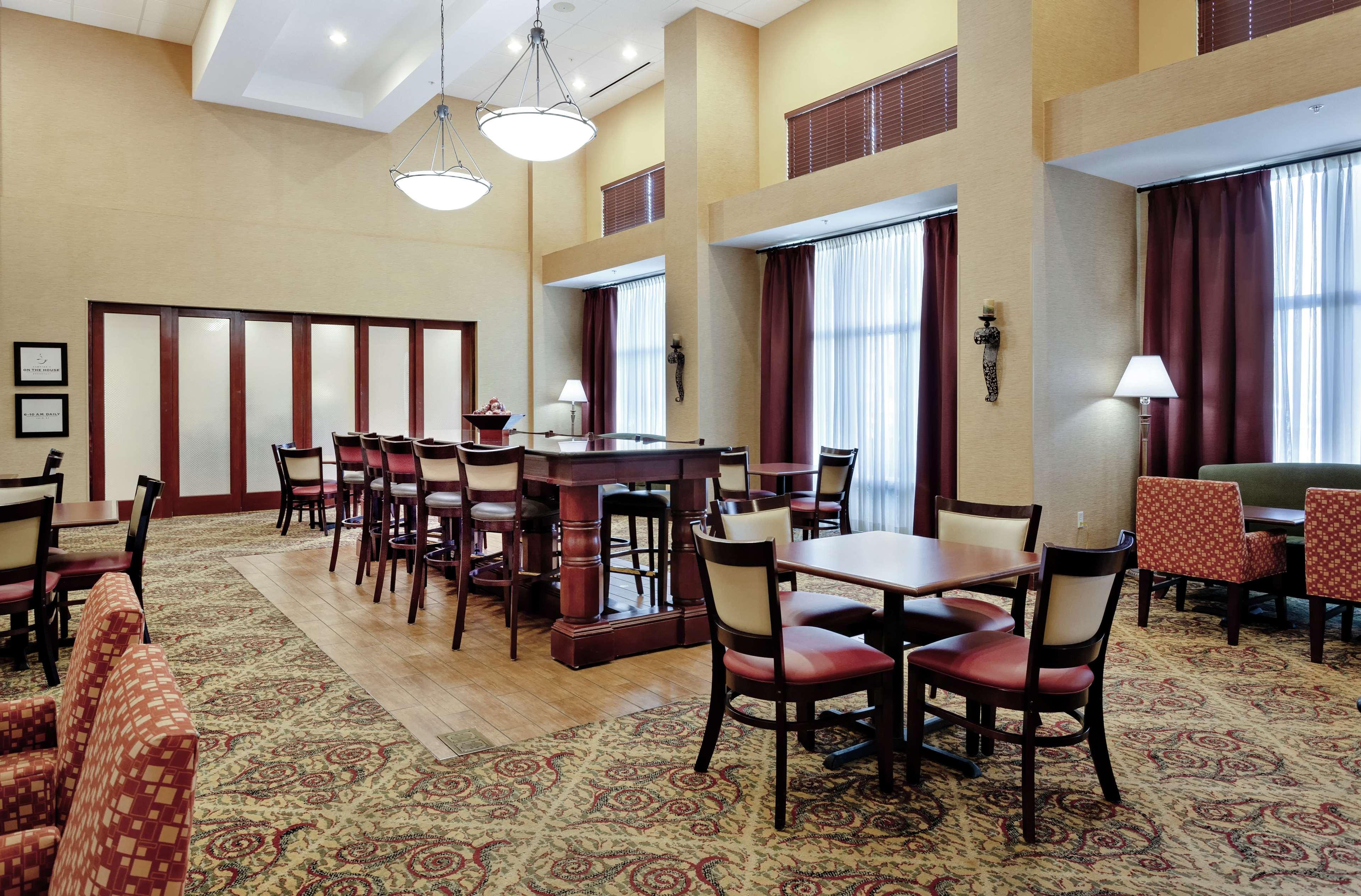 Hampton Inn & Suites Порт-Ричи Экстерьер фото