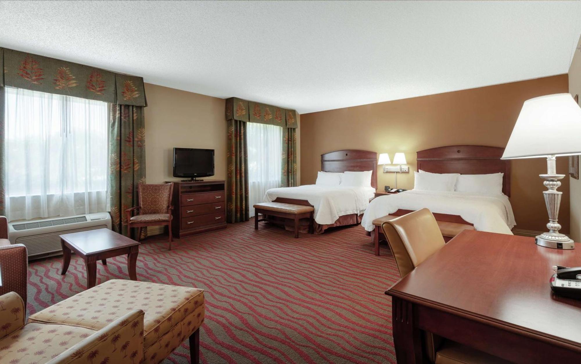 Hampton Inn & Suites Порт-Ричи Экстерьер фото