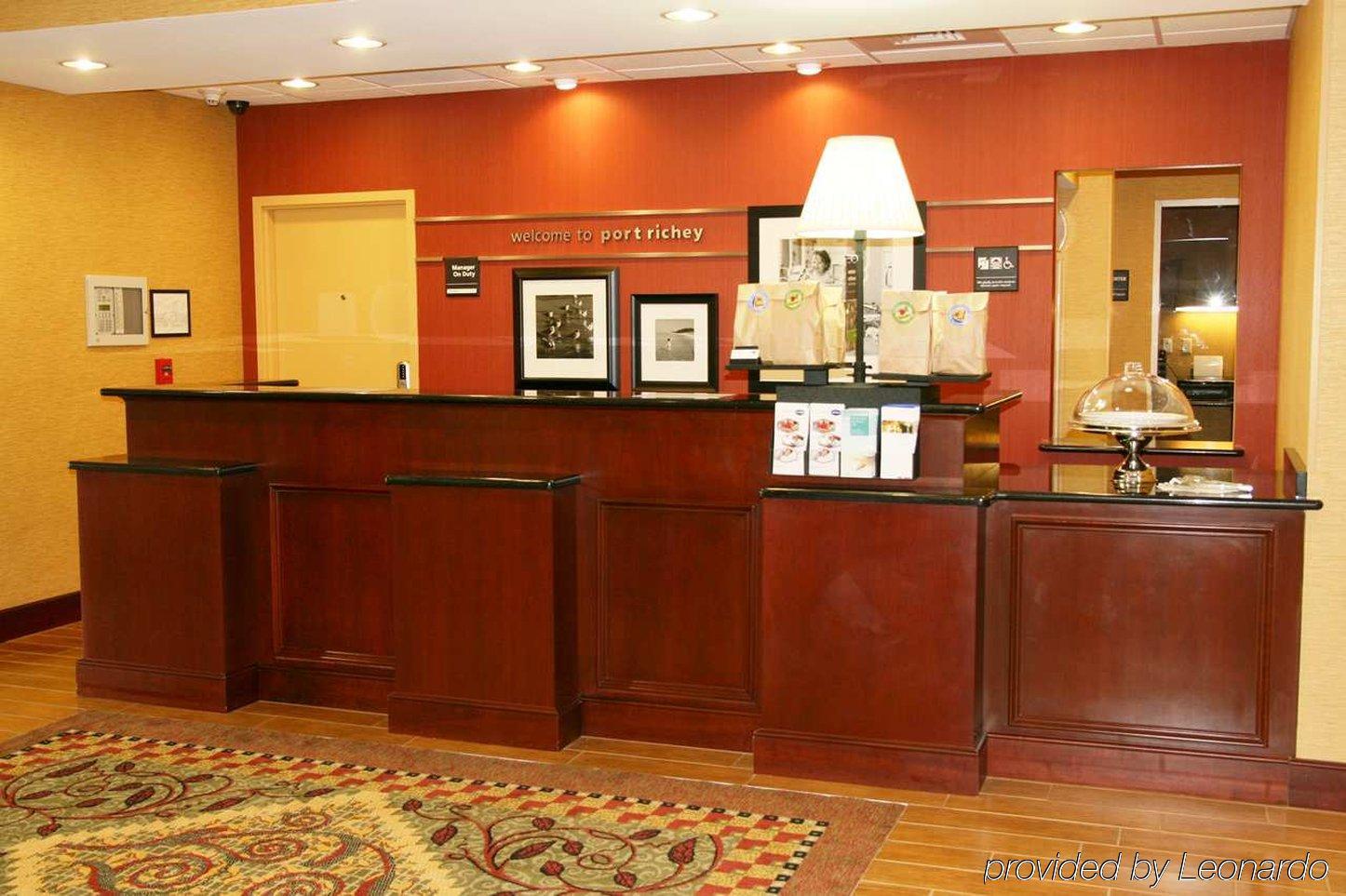 Hampton Inn & Suites Порт-Ричи Интерьер фото