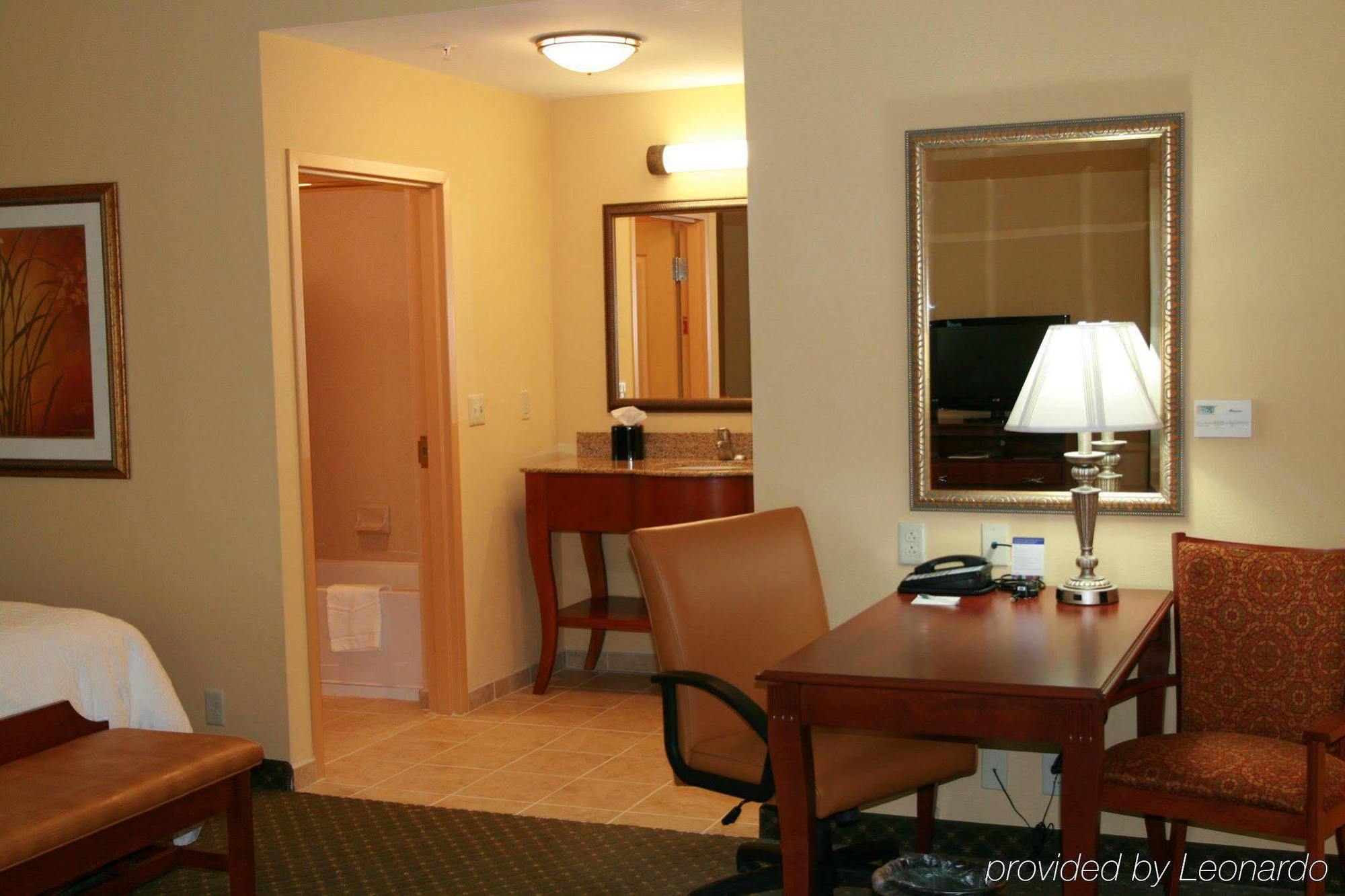 Hampton Inn & Suites Порт-Ричи Номер фото