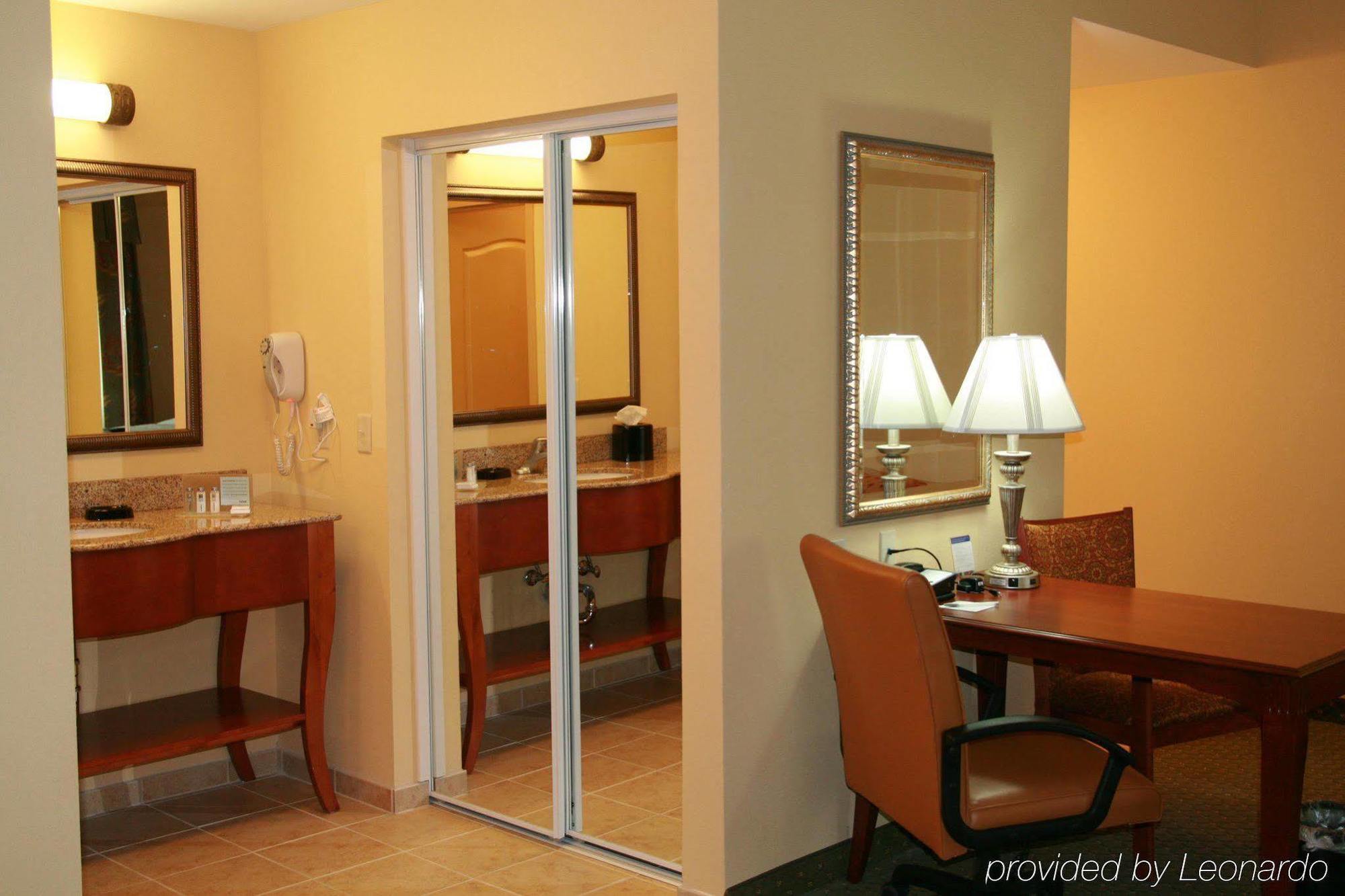 Hampton Inn & Suites Порт-Ричи Номер фото