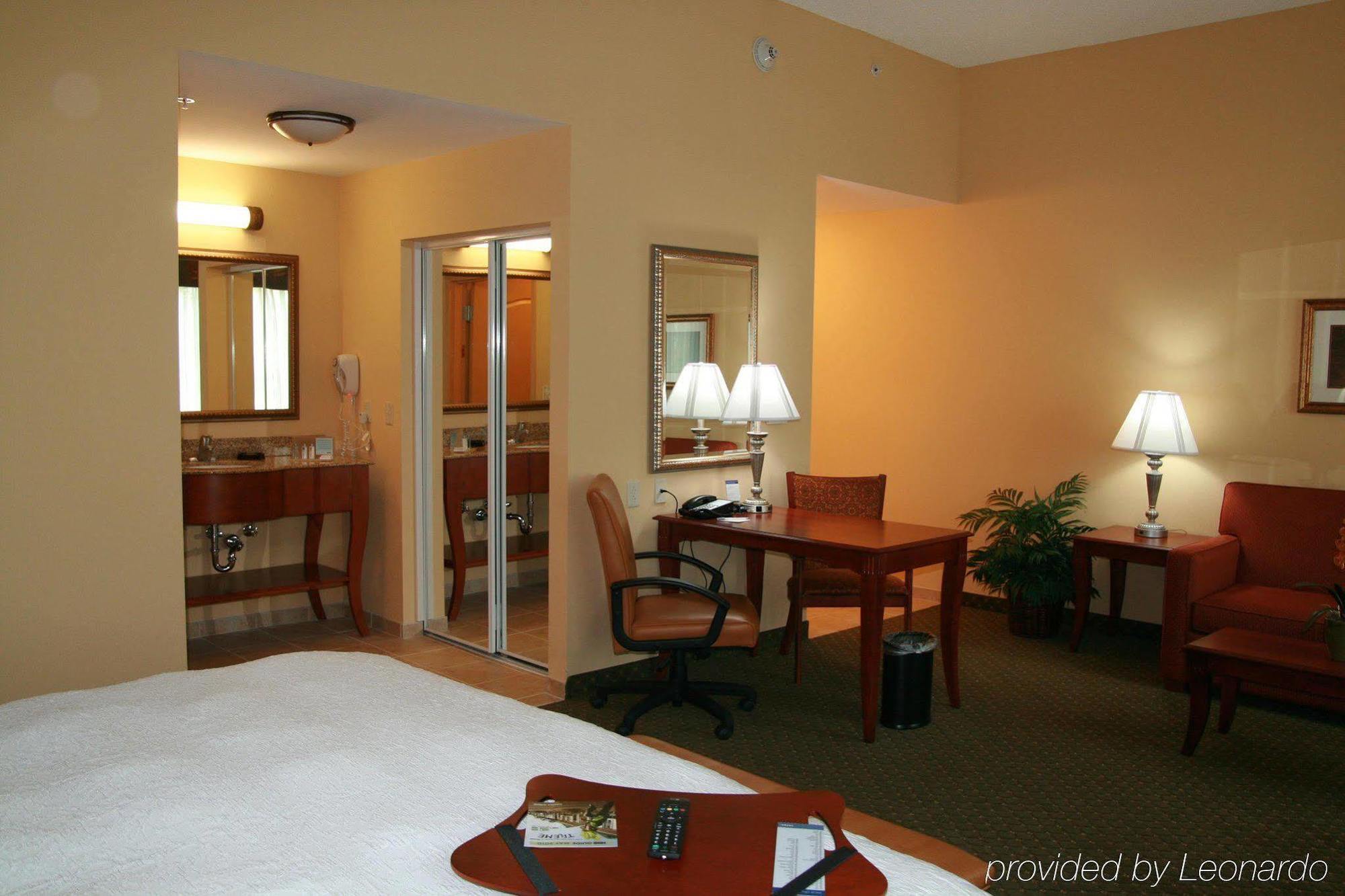 Hampton Inn & Suites Порт-Ричи Номер фото