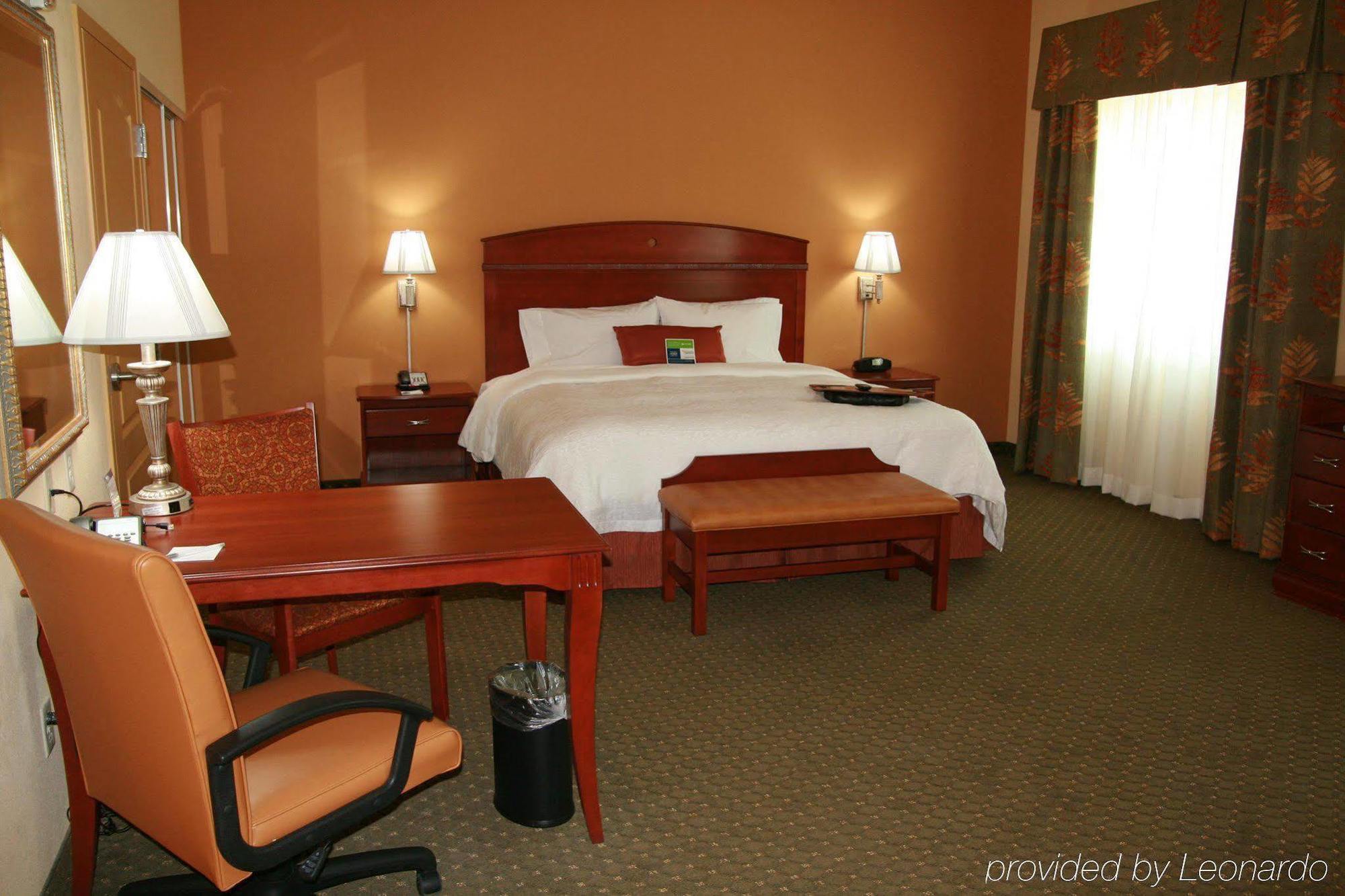 Hampton Inn & Suites Порт-Ричи Номер фото