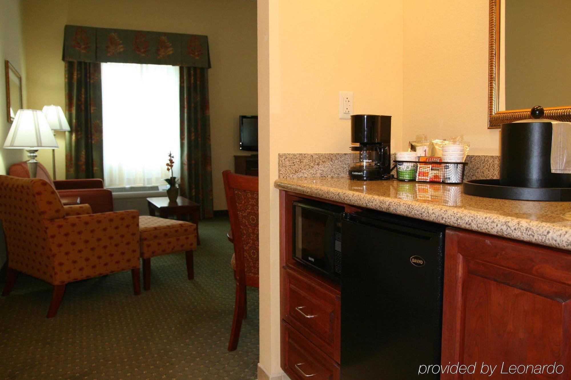 Hampton Inn & Suites Порт-Ричи Номер фото